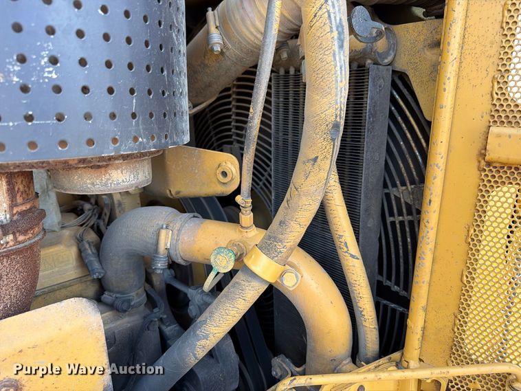image for item FJ0509 2004 Caterpillar D6R dozer