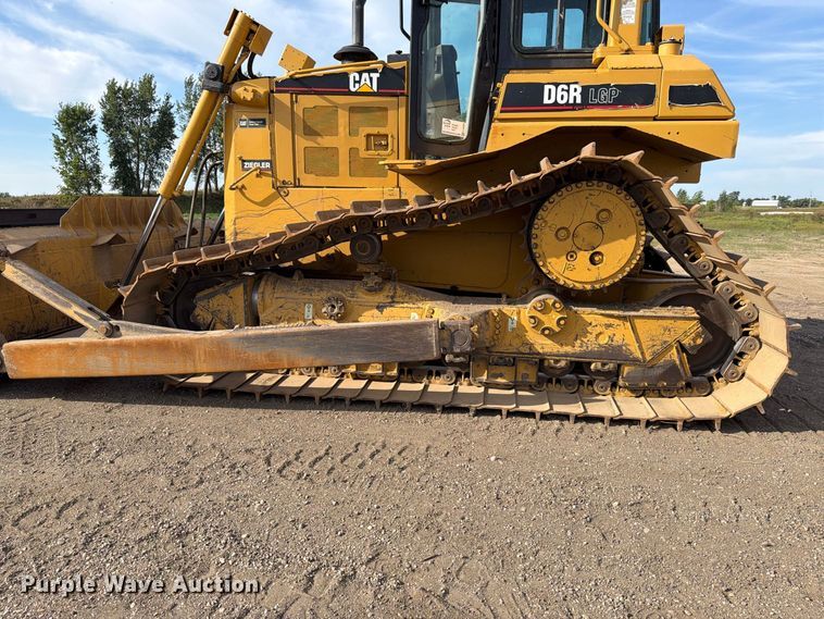 image for item FJ0509 2004 Caterpillar D6R dozer