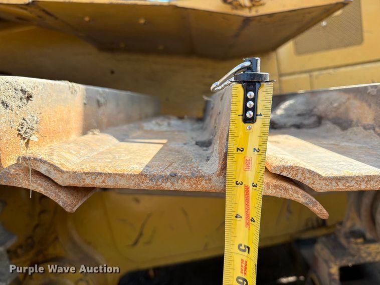 image for item FJ0509 2004 Caterpillar D6R dozer