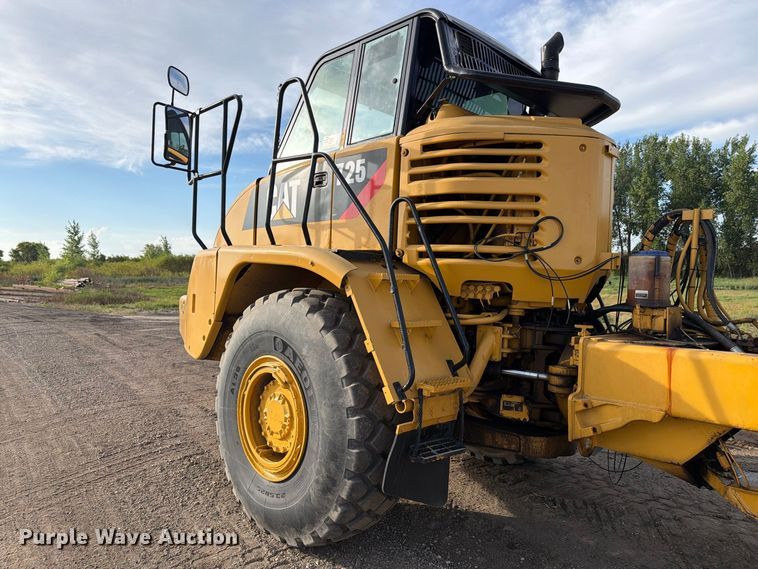 image for item FJ0510 Caterpillar 725 articulating haul truck chassis