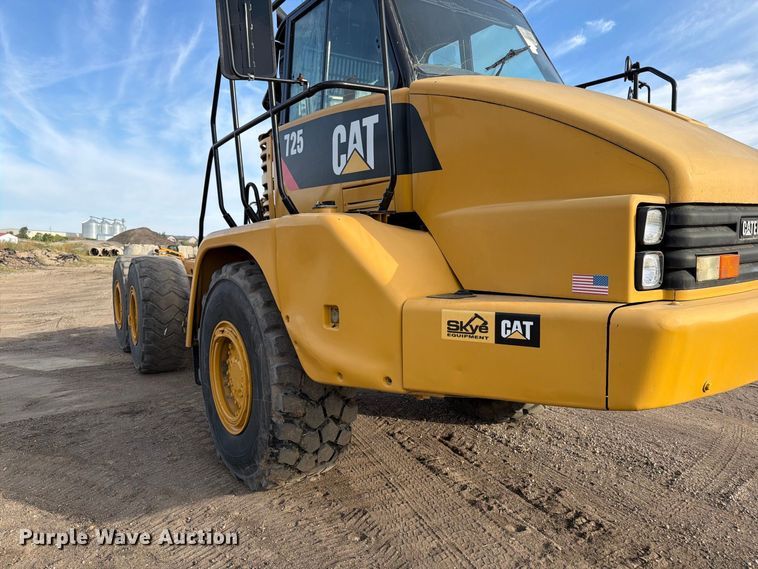 image for item FJ0510 Caterpillar 725 articulating haul truck chassis