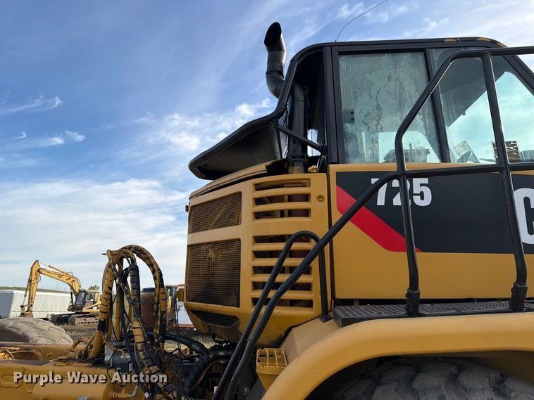 image for item FJ0510 Caterpillar 725 articulating haul truck chassis