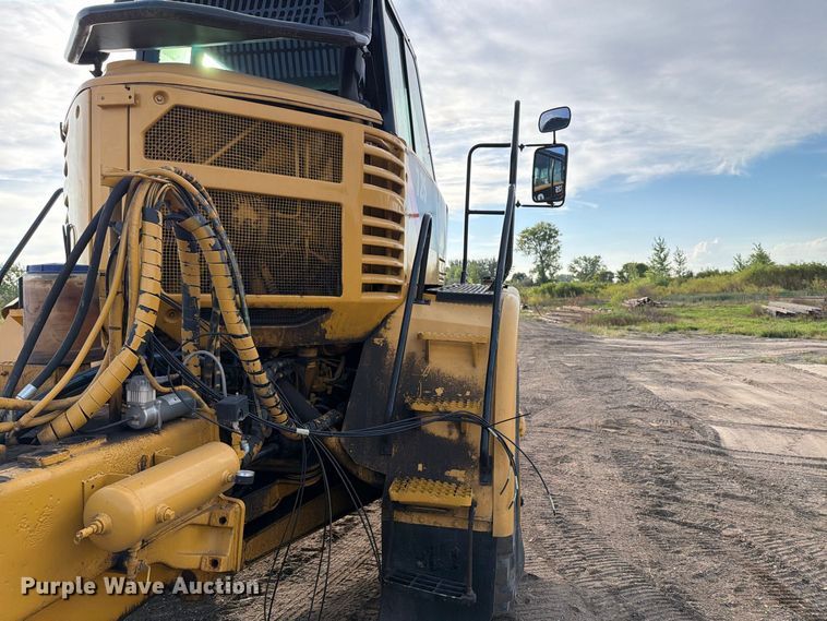 image for item FJ0510 Caterpillar 725 articulating haul truck chassis