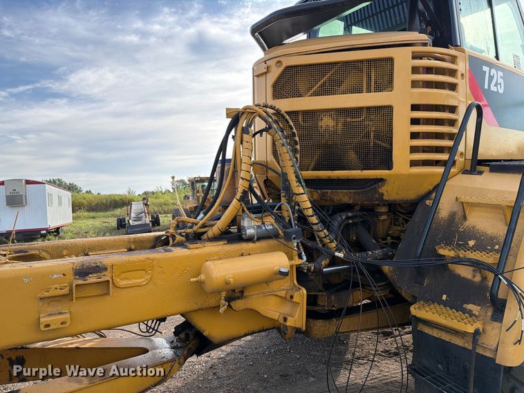 image for item FJ0510 Caterpillar 725 articulating haul truck chassis