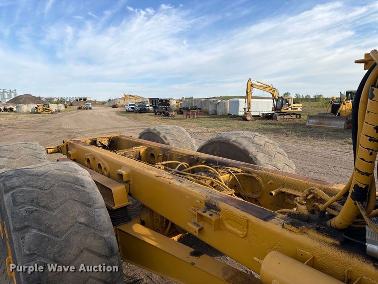 image for item FJ0510 Caterpillar 725 articulating haul truck chassis