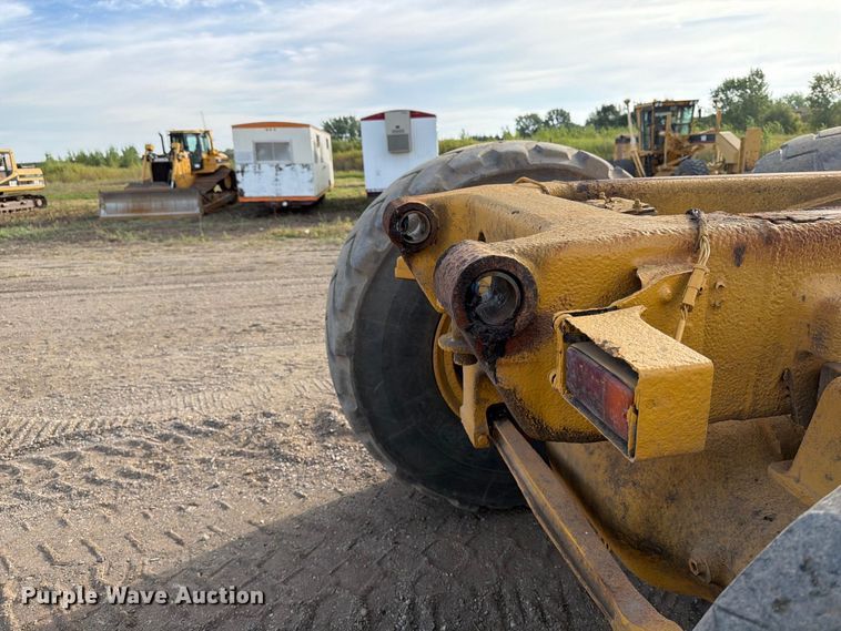 image for item FJ0510 Caterpillar 725 articulating haul truck chassis