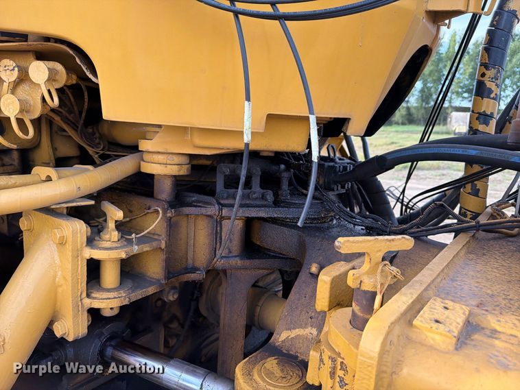 image for item FJ0510 Caterpillar 725 articulating haul truck chassis