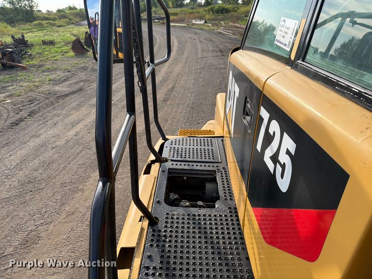 image for item FJ0510 Caterpillar 725 articulating haul truck chassis
