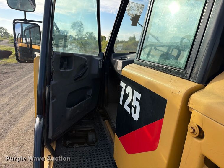 image for item FJ0510 Caterpillar 725 articulating haul truck chassis