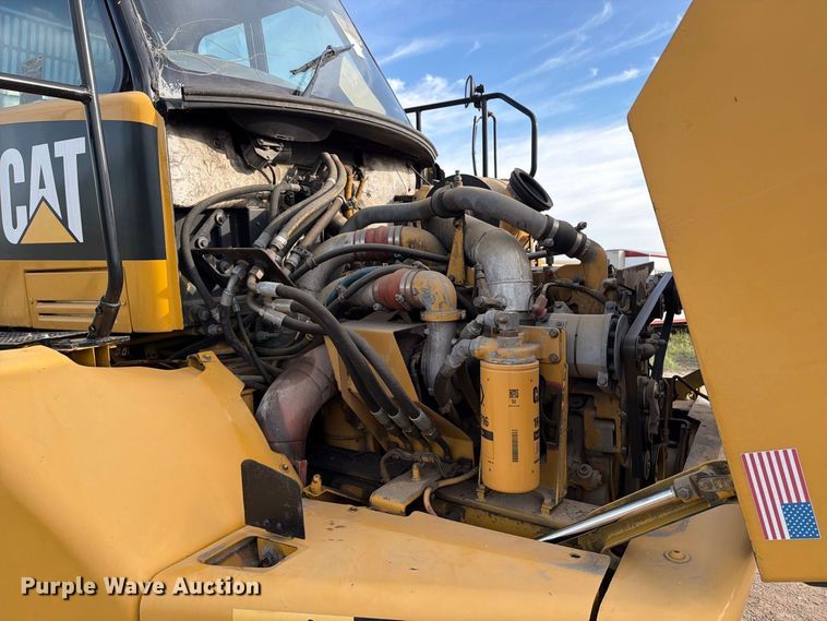image for item FJ0510 Caterpillar 725 articulating haul truck chassis