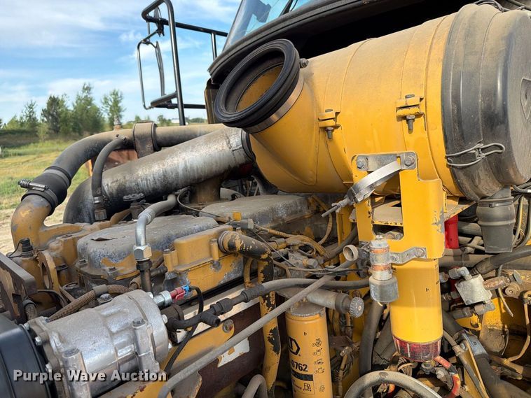 image for item FJ0510 Caterpillar 725 articulating haul truck chassis
