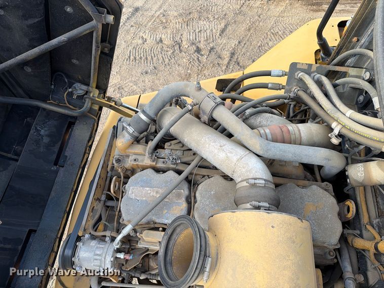 image for item FJ0510 Caterpillar 725 articulating haul truck chassis