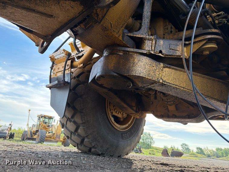 image for item FJ0510 Caterpillar 725 articulating haul truck chassis
