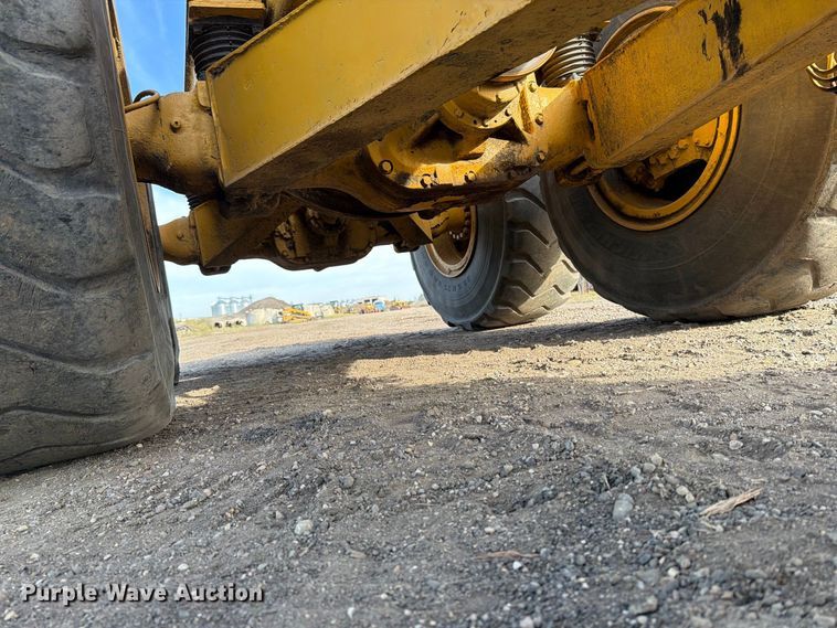 image for item FJ0510 Caterpillar 725 articulating haul truck chassis