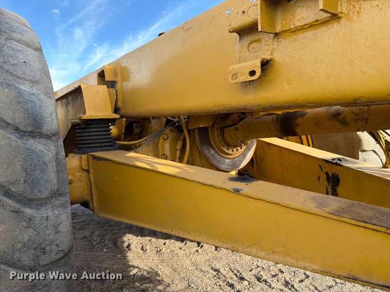 image for item FJ0510 Caterpillar 725 articulating haul truck chassis