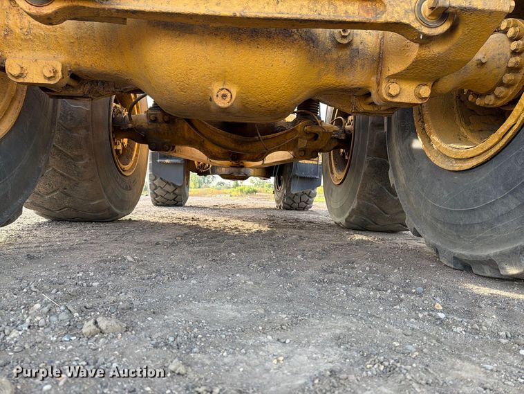 image for item FJ0510 Caterpillar 725 articulating haul truck chassis