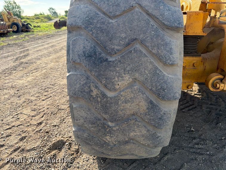 image for item FJ0510 Caterpillar 725 articulating haul truck chassis