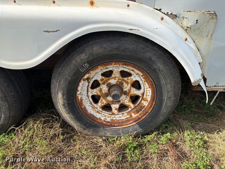 image for item FJ0512 1993 United Express Cargo enclosed cargo trailer