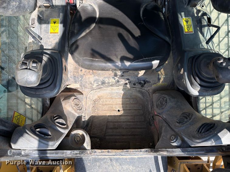 image for item FJ0517 Caterpillar 289D tracked skid steer loader