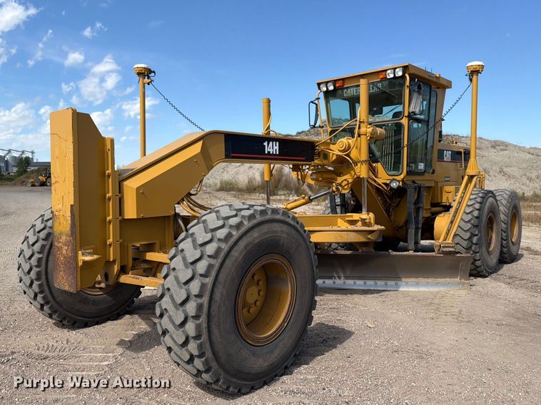 image for item FJ0518 2001 Caterpillar 14H motor grader