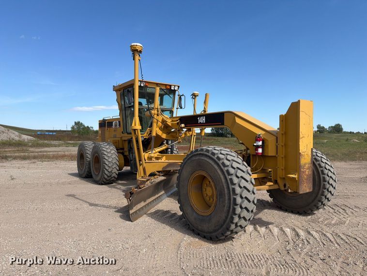 image for item FJ0518 2001 Caterpillar 14H motor grader