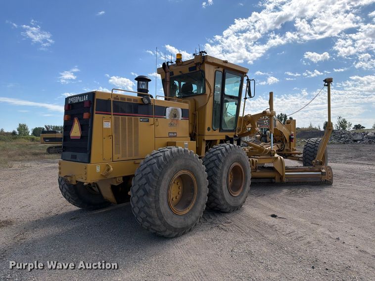 image for item FJ0518 2001 Caterpillar 14H motor grader