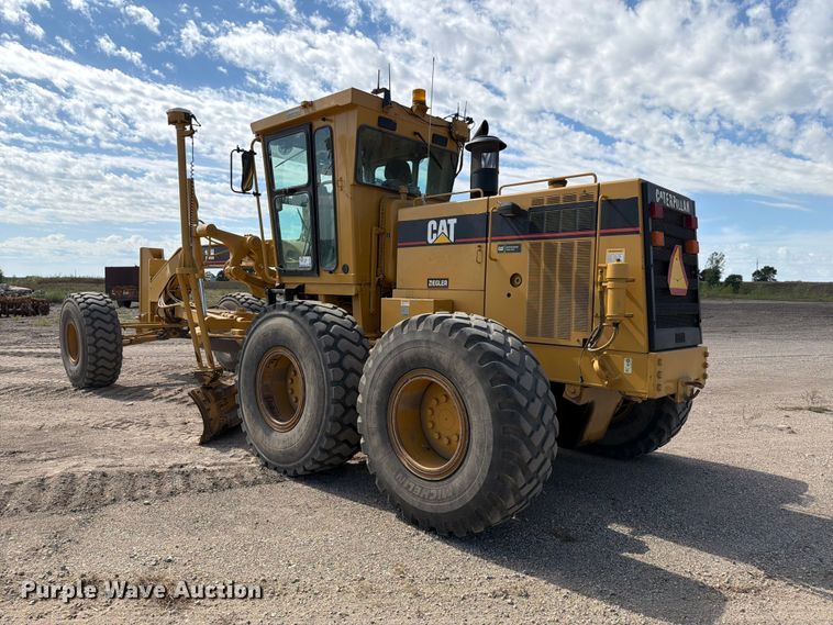 image for item FJ0518 2001 Caterpillar 14H motor grader