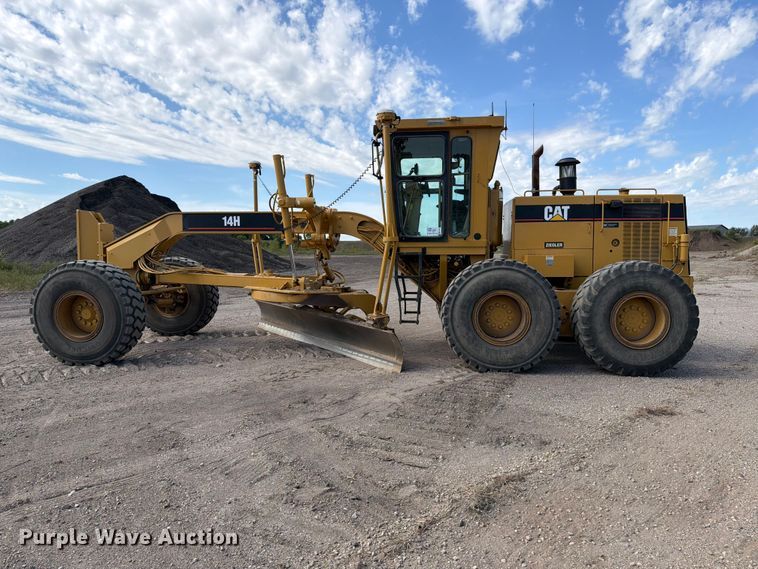 image for item FJ0518 2001 Caterpillar 14H motor grader