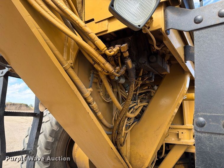 image for item FJ0518 2001 Caterpillar 14H motor grader