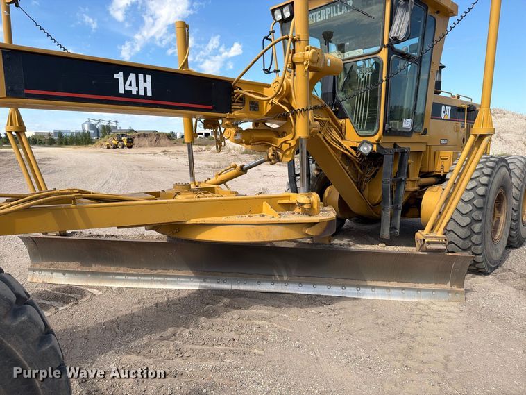 image for item FJ0518 2001 Caterpillar 14H motor grader