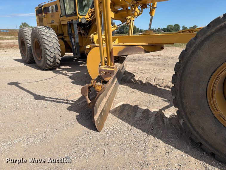 image for item FJ0518 2001 Caterpillar 14H motor grader