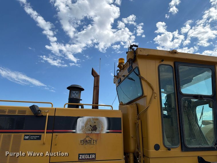 image for item FJ0518 2001 Caterpillar 14H motor grader