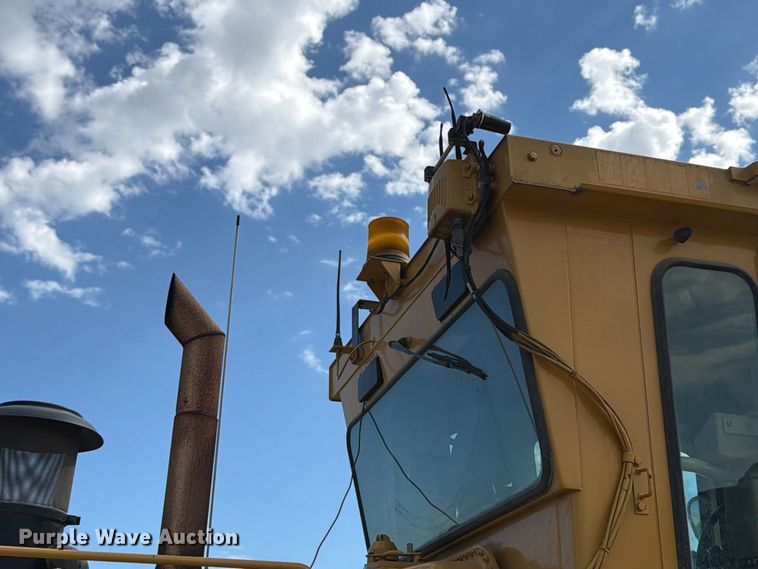 image for item FJ0518 2001 Caterpillar 14H motor grader