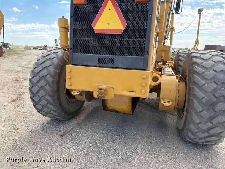 image for item FJ0518 2001 Caterpillar 14H motor grader