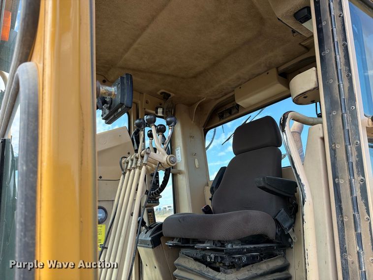 image for item FJ0518 2001 Caterpillar 14H motor grader