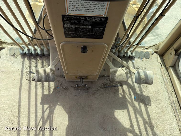 image for item FJ0518 2001 Caterpillar 14H motor grader