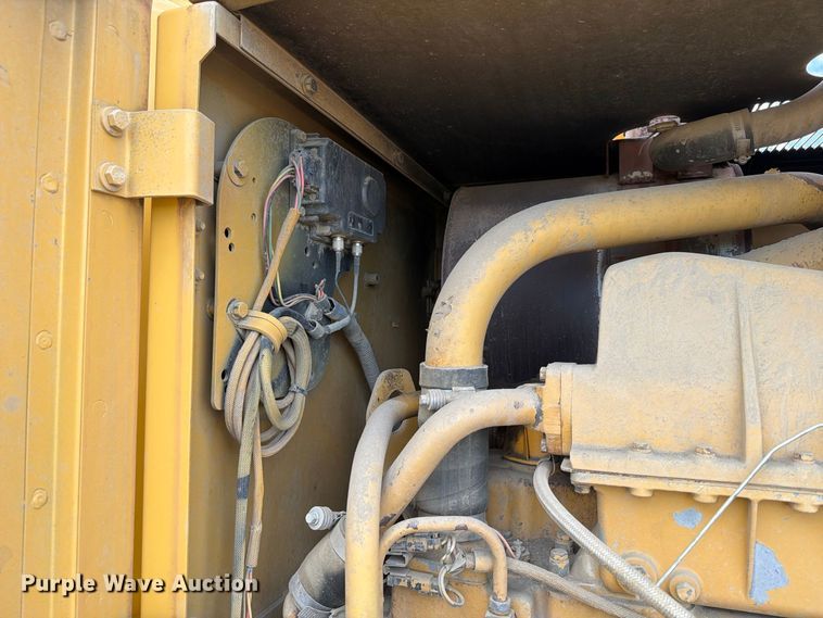image for item FJ0518 2001 Caterpillar 14H motor grader