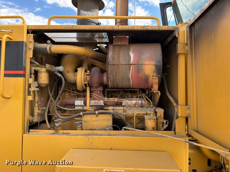 image for item FJ0518 2001 Caterpillar 14H motor grader