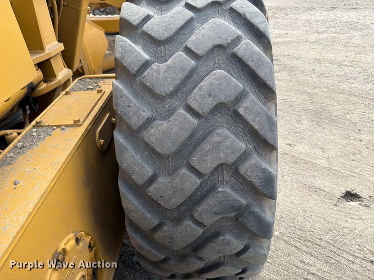image for item FJ0518 2001 Caterpillar 14H motor grader