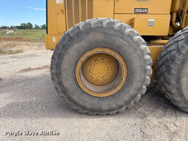 image for item FJ0518 2001 Caterpillar 14H motor grader