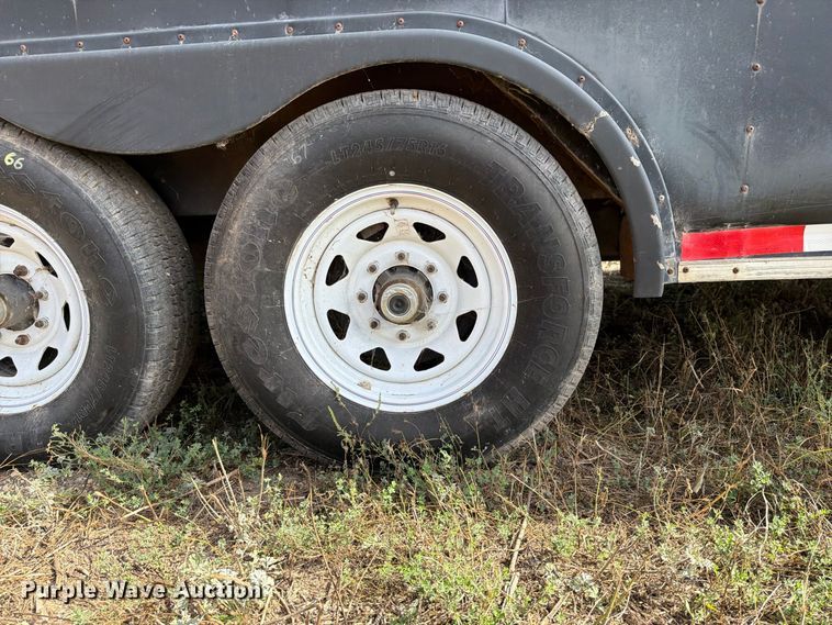image for item FJ0519 1997 Cargo Mate enclosed cargo trailer