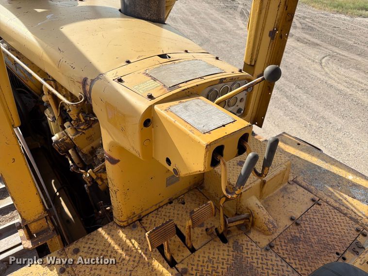 image for item FJ0520 1971 Caterpillar D9G dozer