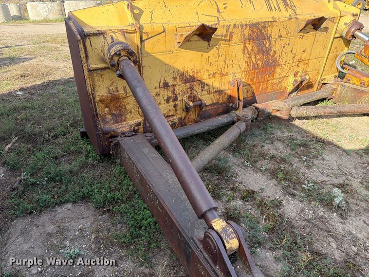 image for item FJ0520 1971 Caterpillar D9G dozer
