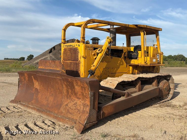 image for item FJ0521 1972 Caterpillar D8H dozer