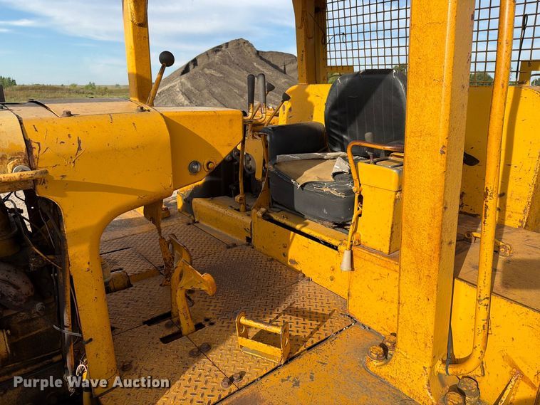 image for item FJ0521 1972 Caterpillar D8H dozer