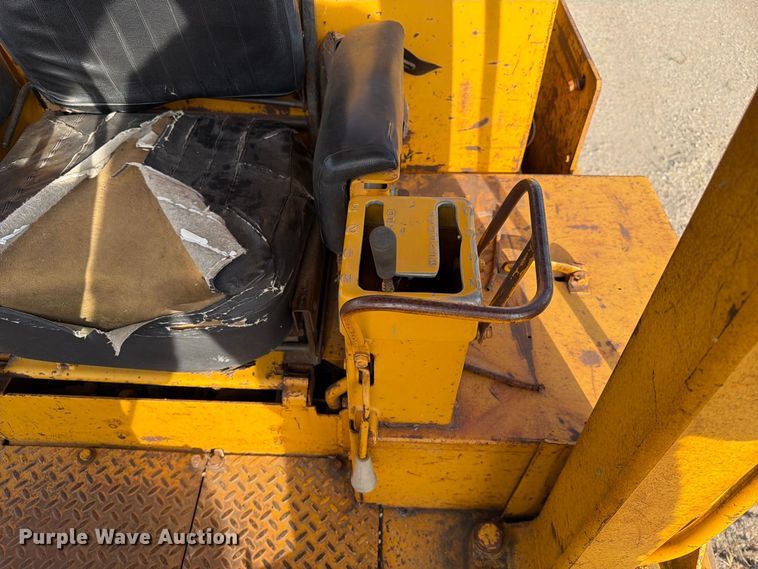 image for item FJ0521 1972 Caterpillar D8H dozer