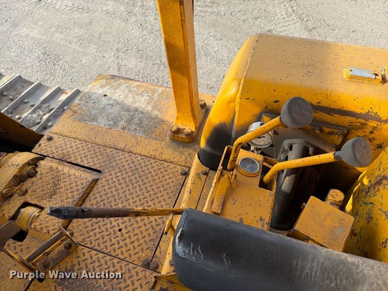 image for item FJ0521 1972 Caterpillar D8H dozer