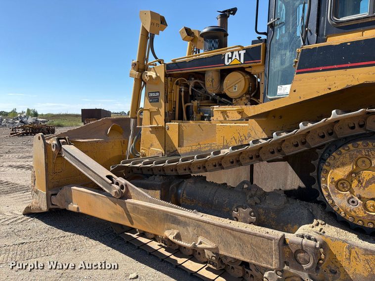 image for item FJ0524 1997 Caterpillar D8R dozer