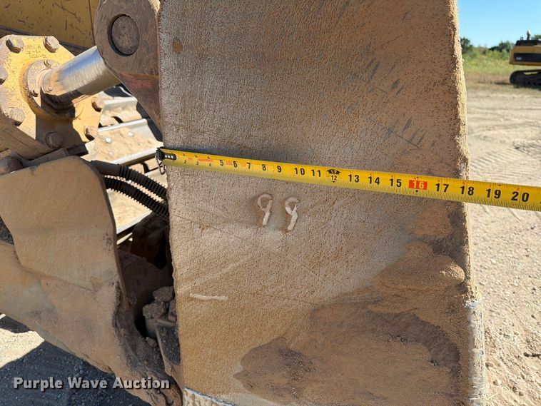 image for item FJ0524 1997 Caterpillar D8R dozer