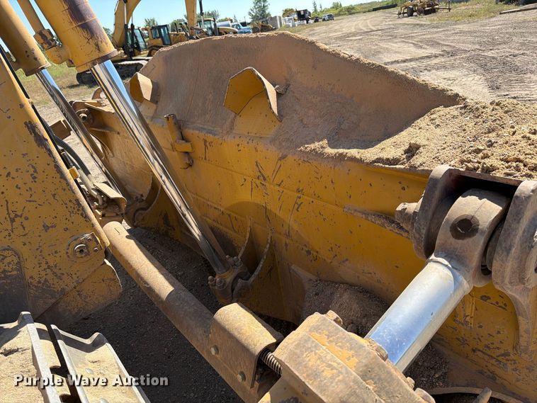 image for item FJ0524 1997 Caterpillar D8R dozer